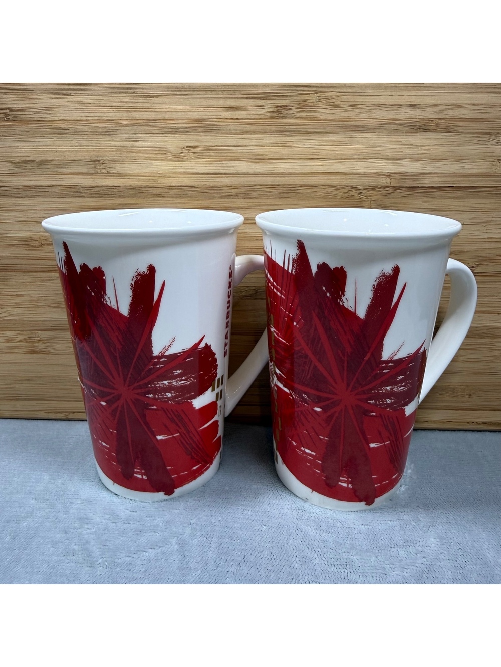 Starbucks 2014 Holiday Mugs 12oz Pair Red Starburst Gold Christmas Coffee Cups